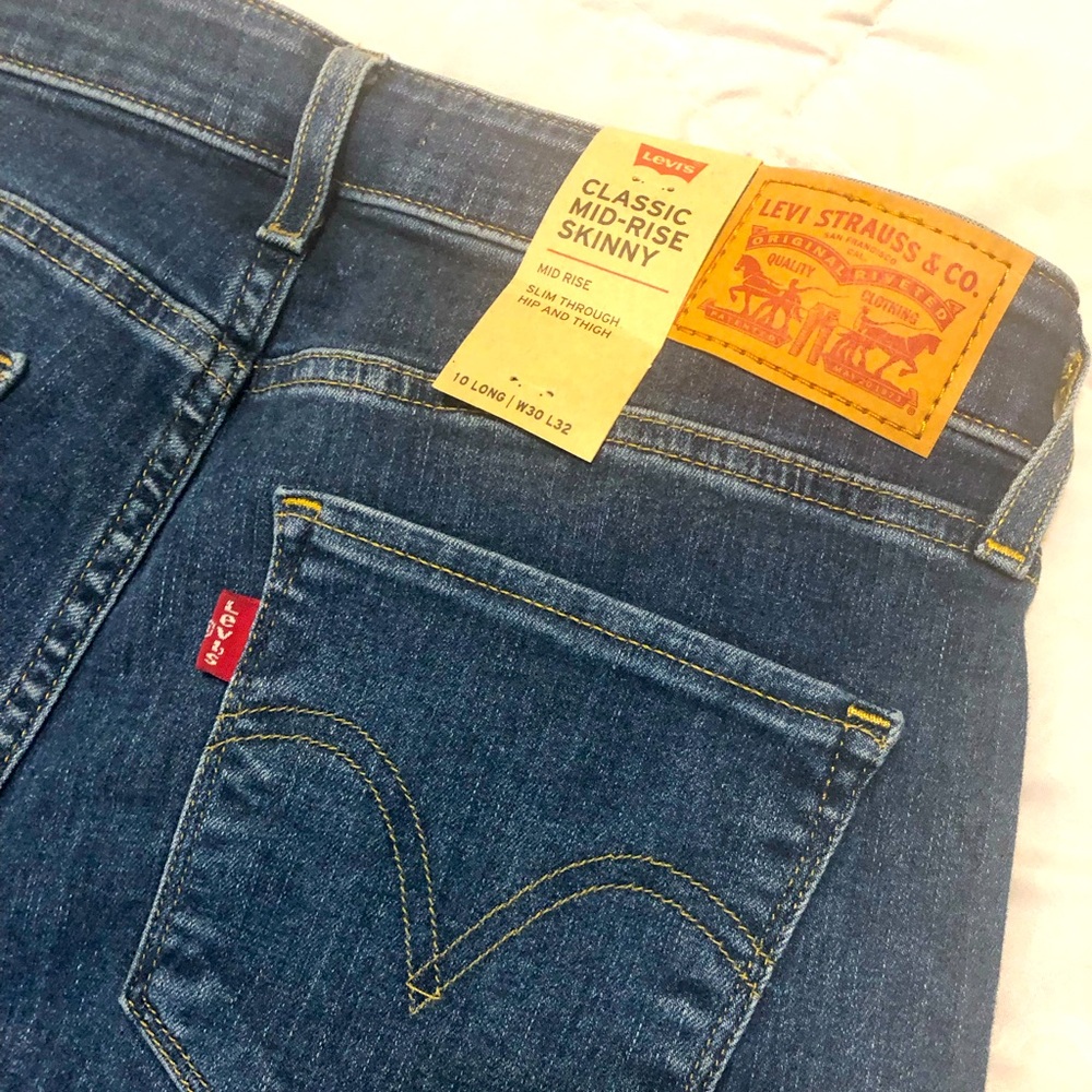 Levi’s Classic Mid-Rise Skinny Jeans